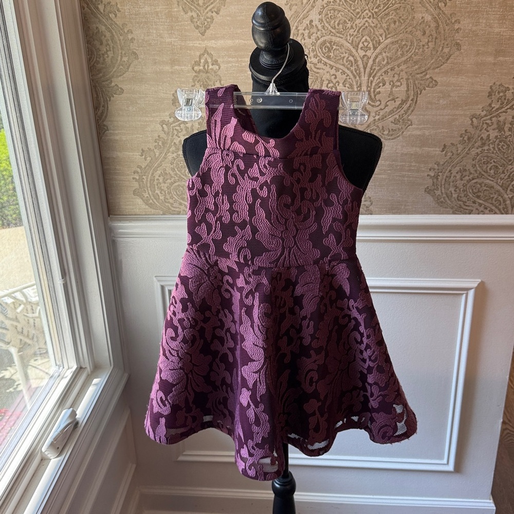 Pippa & Julie maroon size 7 girls mesh lace pattern